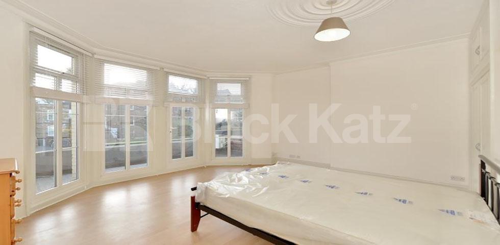			LARGE STUDIO WITH BALCONY!, Studio Apartment, 1 bath, 1 reception Flat			 Archway Road, HIGHGATE 